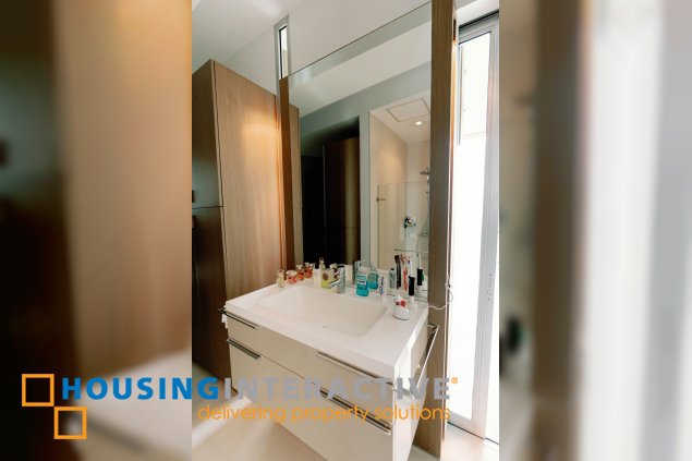 fully furnished 3br penthouse unit with parking for sale in bellagio one