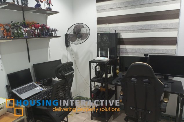 4 bedroom with 3 t & b renovated house in a prime property in sucat paranaque