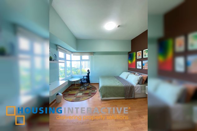 fully furnished 1br unit with balcony for rent in trion towers