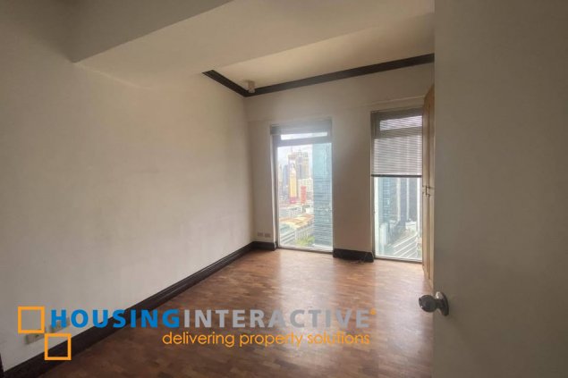 newly renovated 3br unit with parking for lease in salcedo park