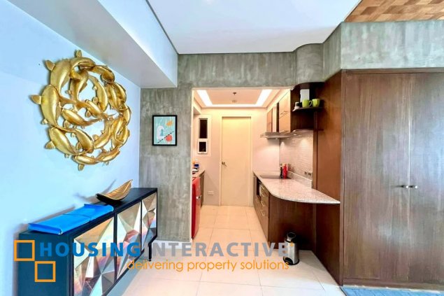 fully furnished 1br unit with balcony and parking for sale in two serendra