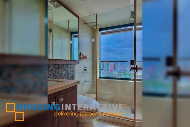 fully furnished 2br unit with parking for lease in one rockwell