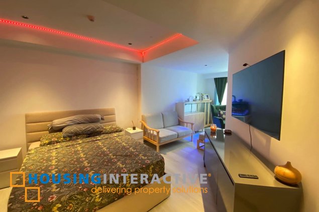 fully furnished 2br unit with balcony for sale in acqua private residences