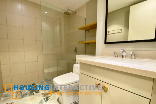 fully furnished 2br unti with parking for lease in one rockwell