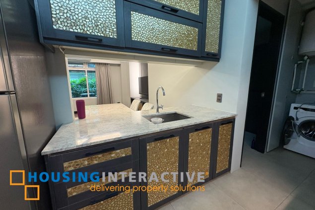 fully furnished 1br unit with parking for lease in one serendra