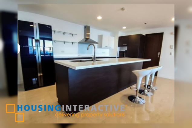 semi-furnished 4br unit with parking for lease in the suites