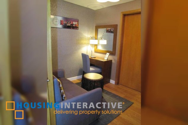 furnished 1br unit with parking for lease in park terraces