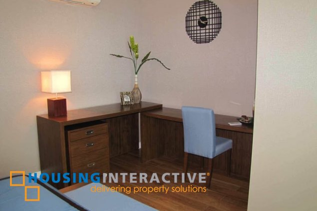 furnished 1br unit with parking for lease in park terraces