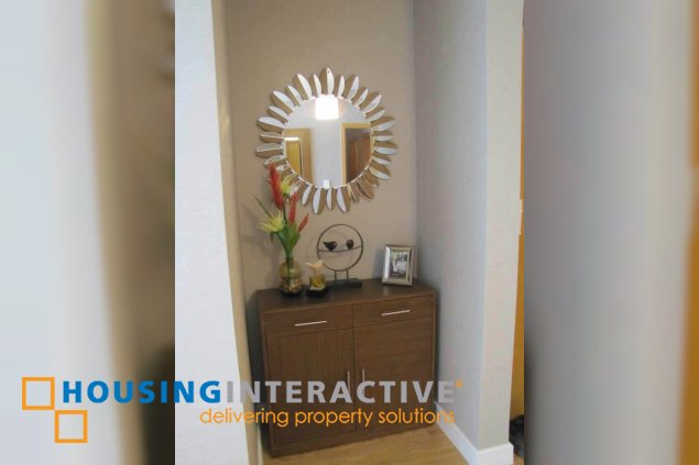 furnished 1br unit with parking for lease in park terraces