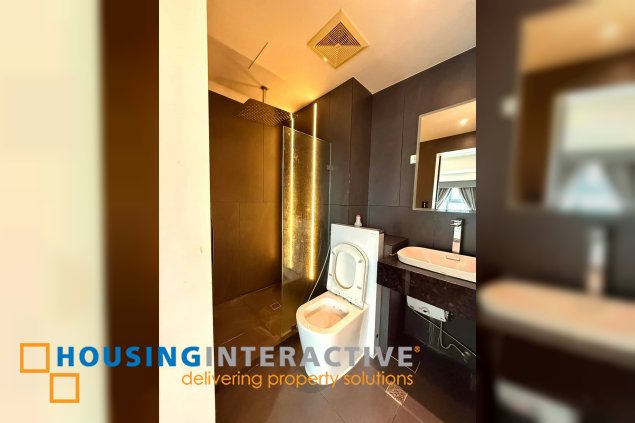 fully furnished 3br unit with parking for rent in east gallery place