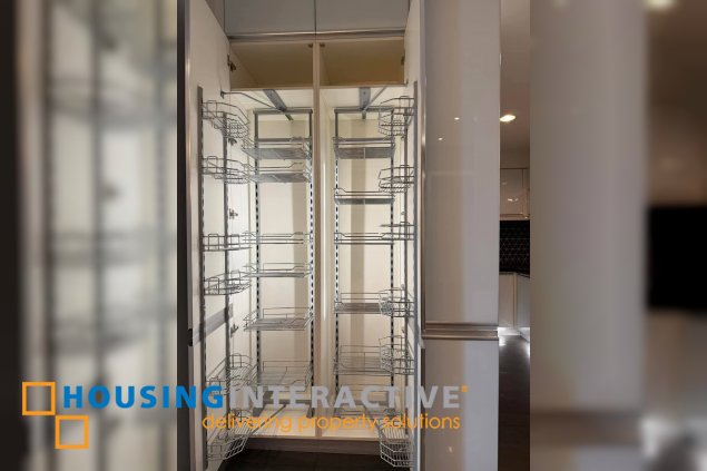 fully furnished 3br unit with parking for rent in east gallery place