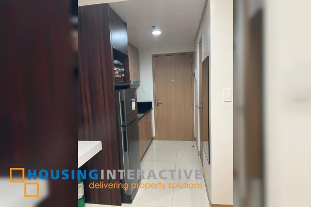 fully furnished 1br unit with balcony for lease in red residences, makati