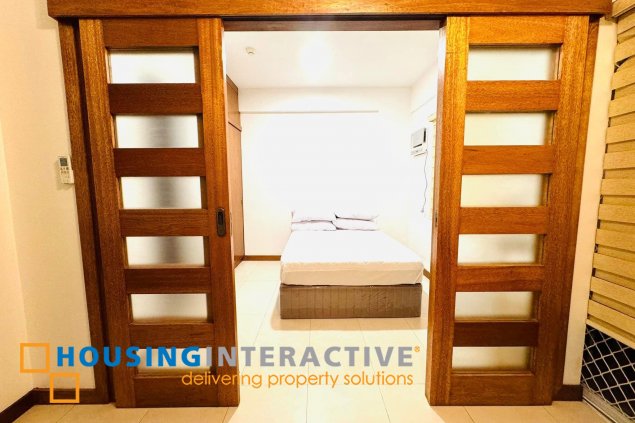 large 1br unit convertible to 2br with 1 parking and balcony for sale in acacia estates