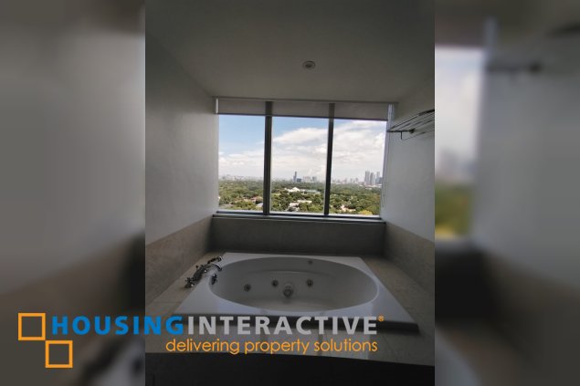 semi-furnished 3br unit with parking for lease in regent parkway