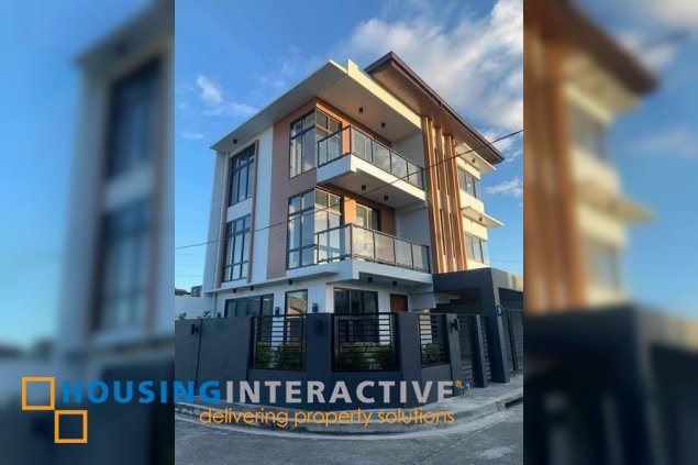 corner house and lot for sale in greenwoods executive village, pasig