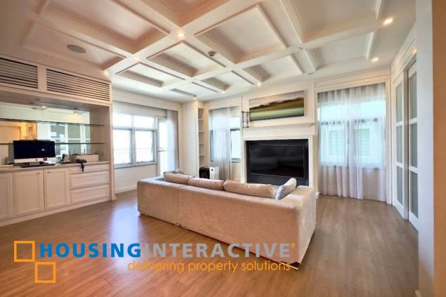 rare penthouse for sale in meranti two serendra