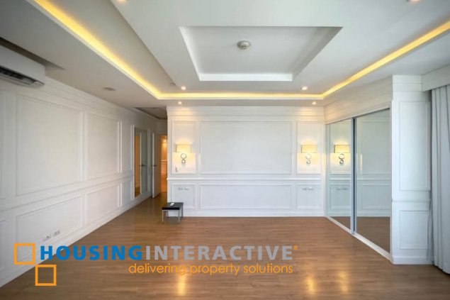 rare penthouse for sale in meranti two serendra