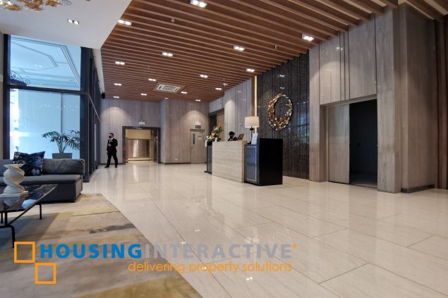 furnished 3br unit with parking for lease in uptown parksuites