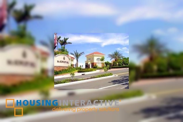 for sale: mckinley hill village perimeter lot