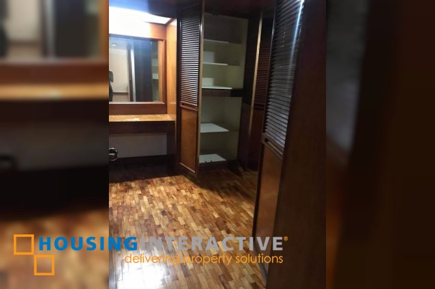 fully furnished 2br unit with balcony and parking for lease/sale in tropical palms