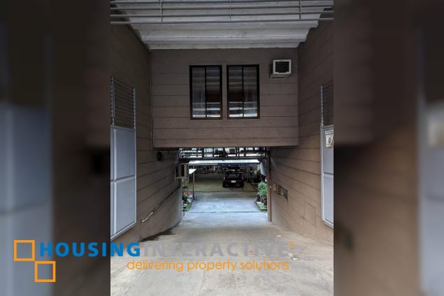 3floors commercial building with basement and roof deck.