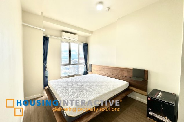 4br penthouse unit with parking for sale in the montane