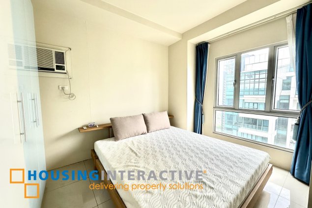 4br penthouse unit with parking for sale in the montane
