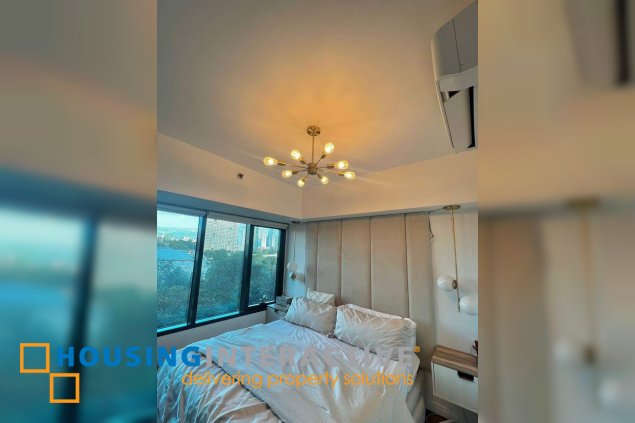 furnished 1br unit with parking for sale in one rockwell