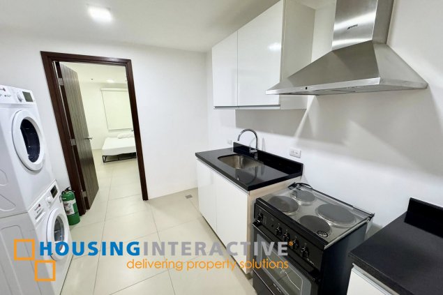 fully furnished 3br unit with balcony and parking for lease in the suites