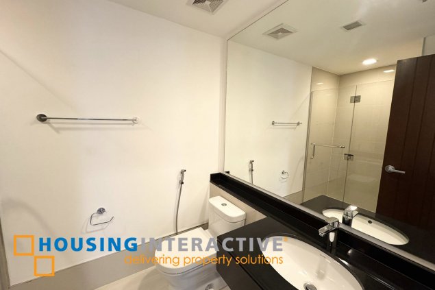 fully furnished 3br unit with balcony and parking for lease in the suites