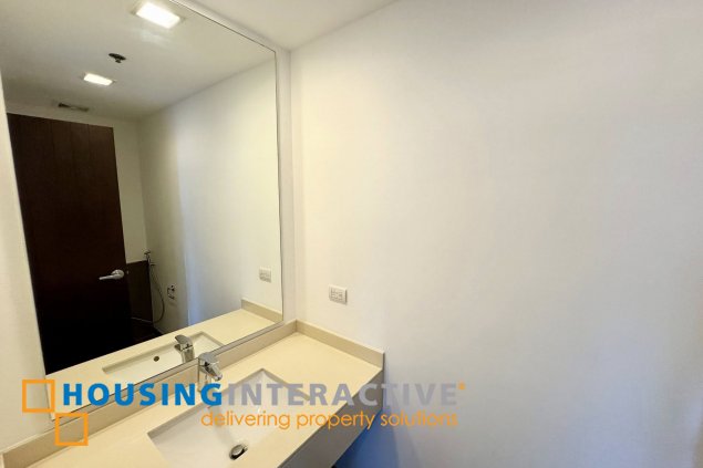 fully furnished 3br unit with balcony and parking for lease in the suites