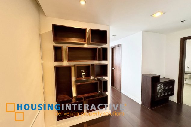 fully furnished 2br unit with balcony and parking for lease in the suites
