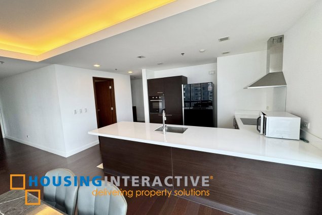 fully furnished 2br unit with balcony and parking for lease in the suites