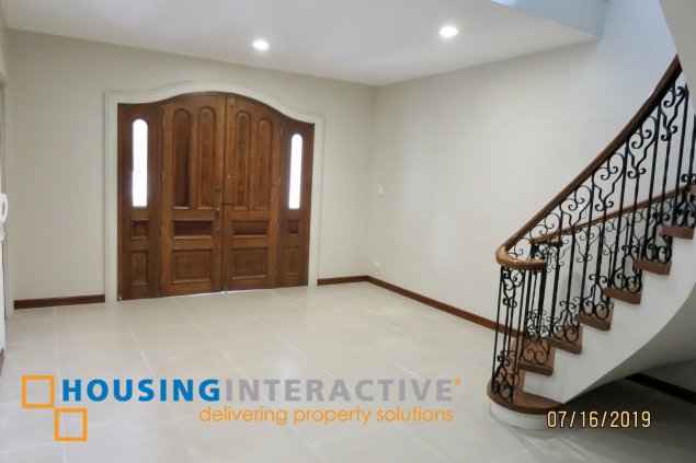 2-storey house for sale in dasmarinas village