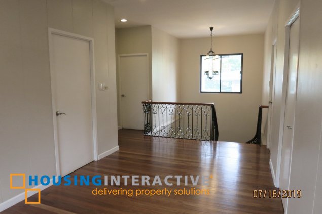 2-storey house for sale in dasmarinas village