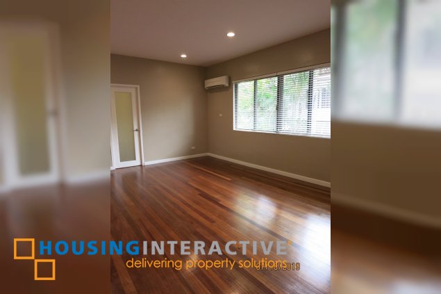 2-storey house for sale in dasmarinas village