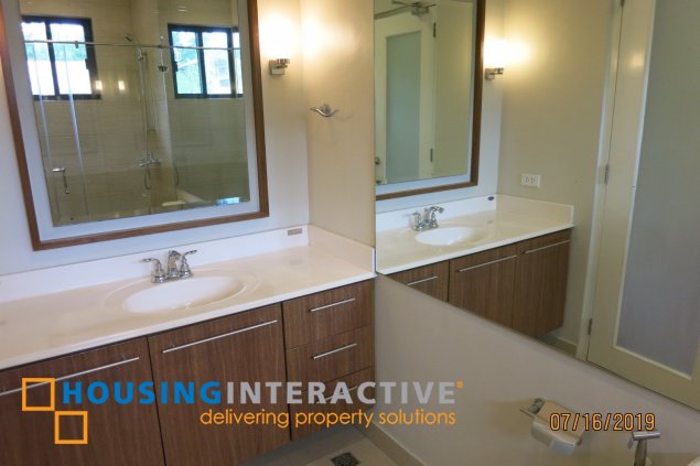 2-storey house for sale in dasmarinas village