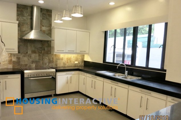 2-storey house for sale in dasmarinas village