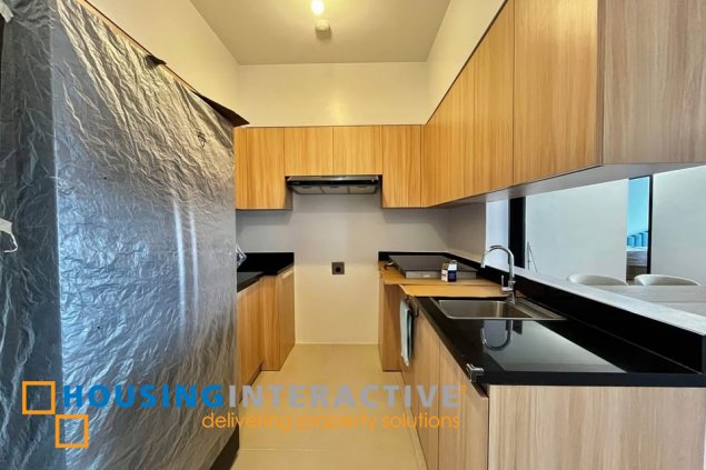 fully furnished 3br unit for lease in park triangle residences
