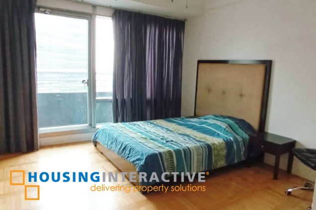fully furnished 3br unit with balcony and parking for lease in one mckinley place
