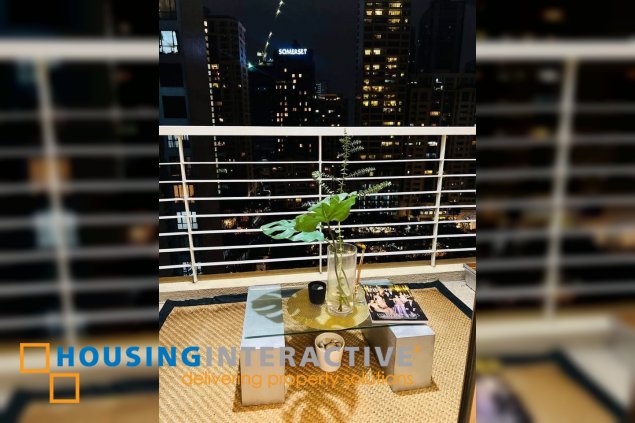 fully furnished 1br unit with balcony for lease in paseo parkview suites