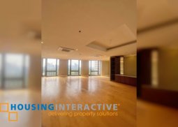 spacious 3br unit with parking for sale in essensa tower