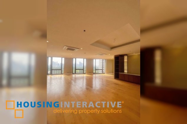 spacious 3br unit with parking for sale in essensa tower