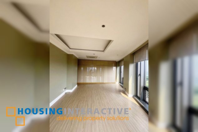 spacious 3br unit with parking for sale in essensa tower