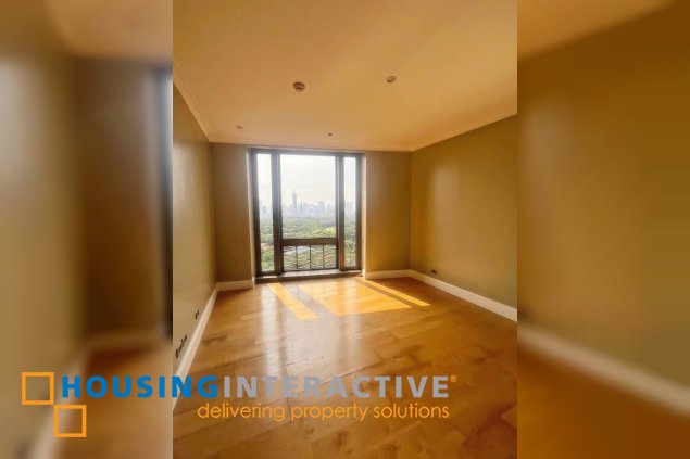 spacious 3br unit with parking for sale in essensa tower