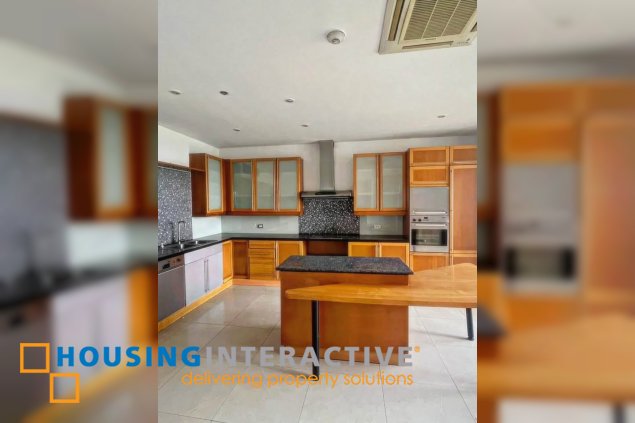spacious 3br unit with parking for sale in essensa tower