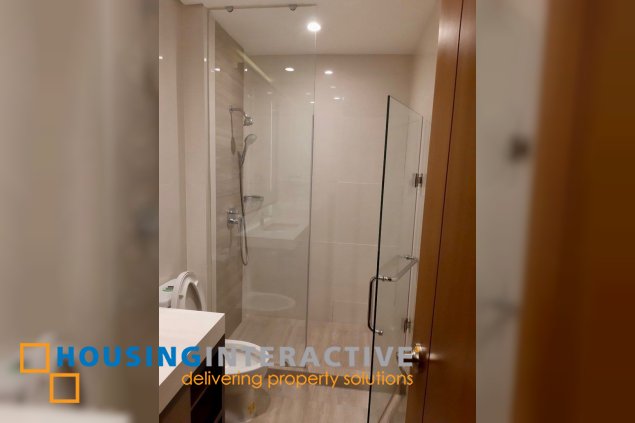 bi-level 2br unit for lease in one penn place