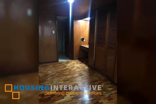 furnished 2br unit with parking for lease/sale in tropical palms