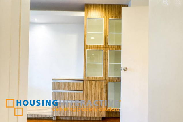 newly renovated 2br unit with parking for lease in one rockwell