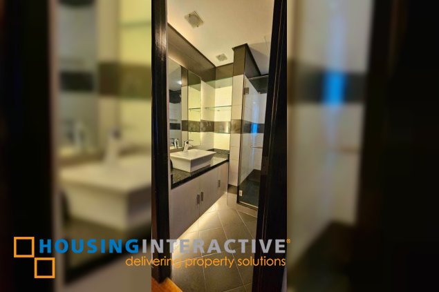 fully furnished 2br unit with parking for lease in sapphire residences